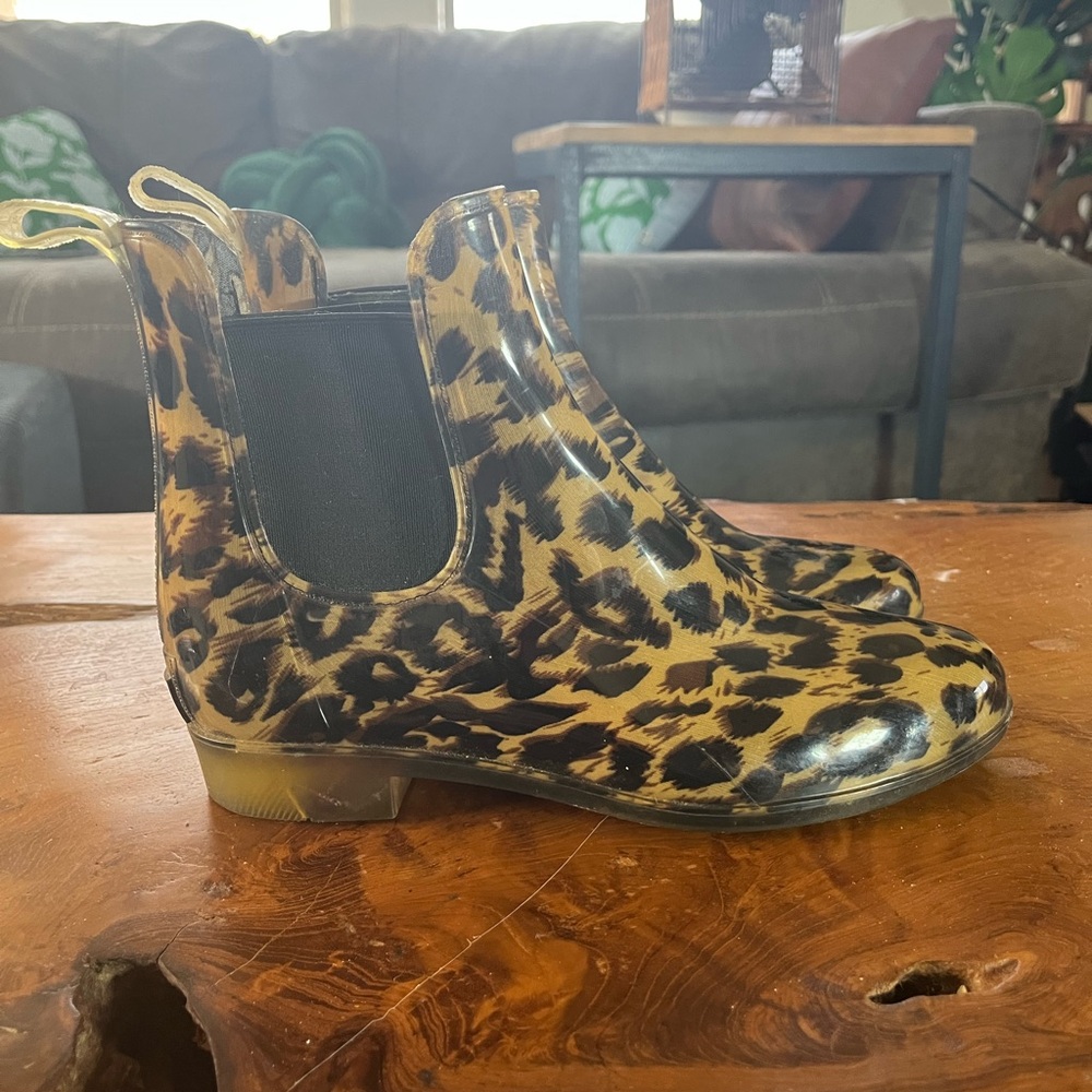 Madden Girl Leopard Print Chelsea Rain Boots Women’s 7.5